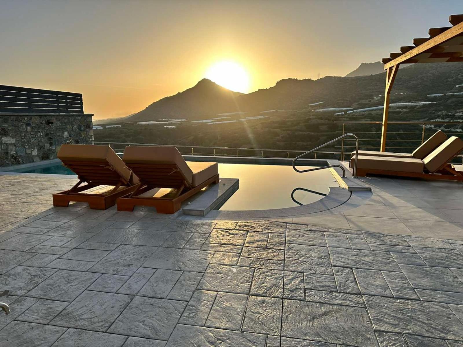 Mediterranean View Villa Makrýgialos المظهر الخارجي الصورة